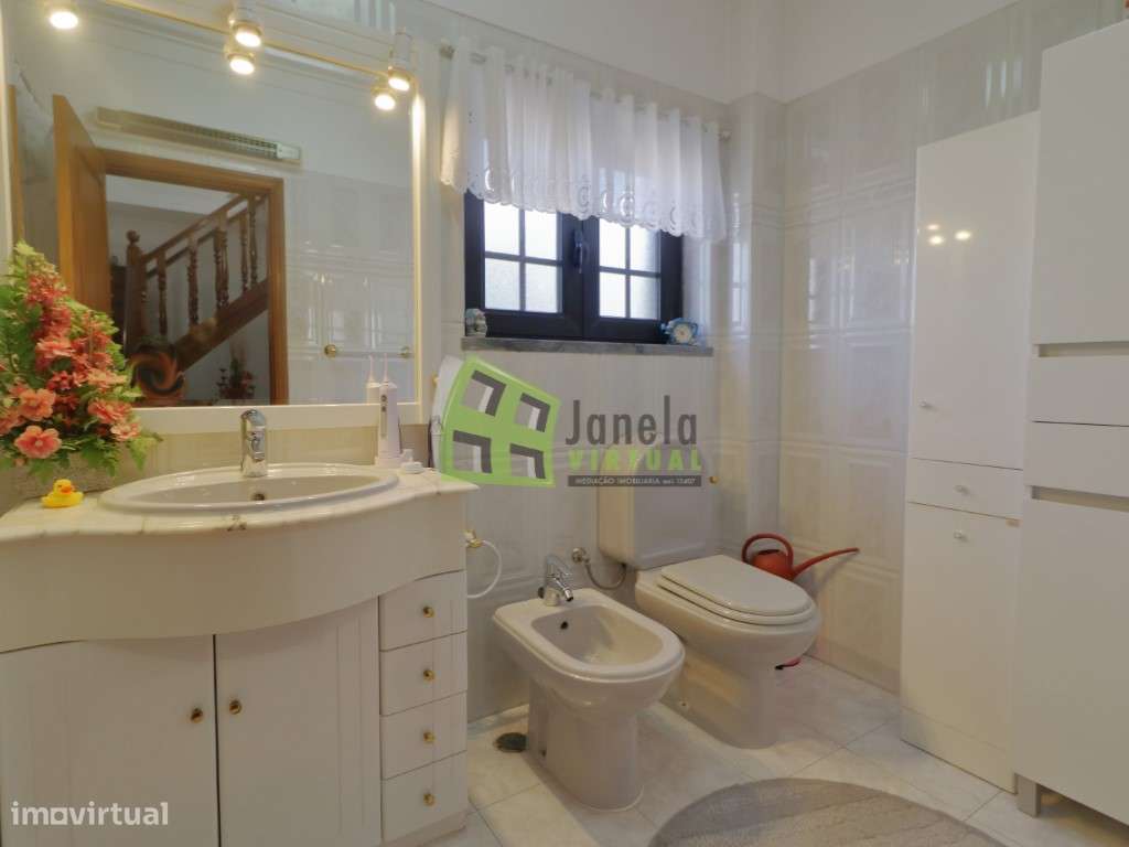 Moradia T3+1 com Quintal, Garagem em Vale de Milhaços-23