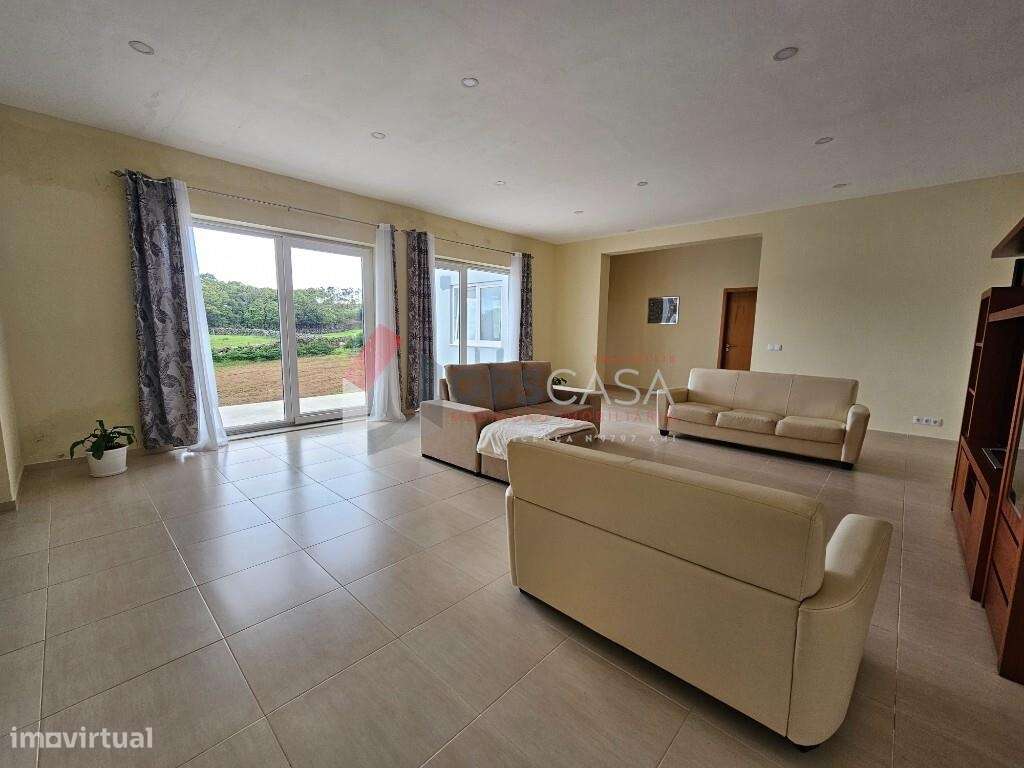 Moradia T4 com garagem – terreno de 1.936 m2-8