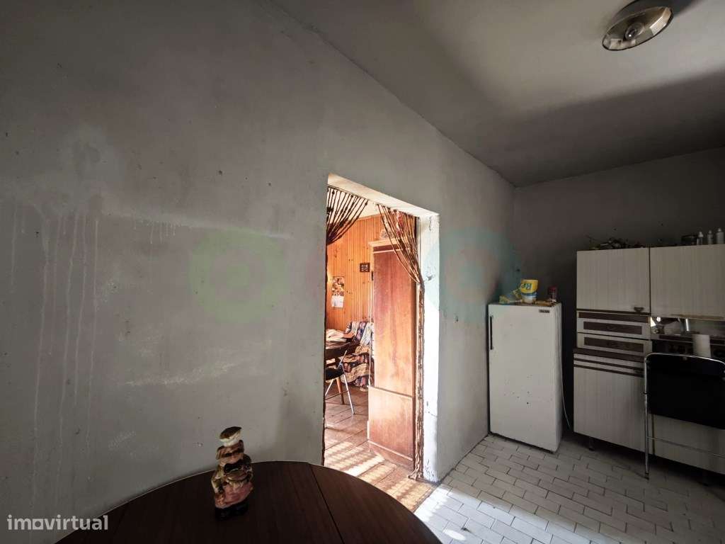 Moradia T3 com terreno em Vilar de Cunhas-11