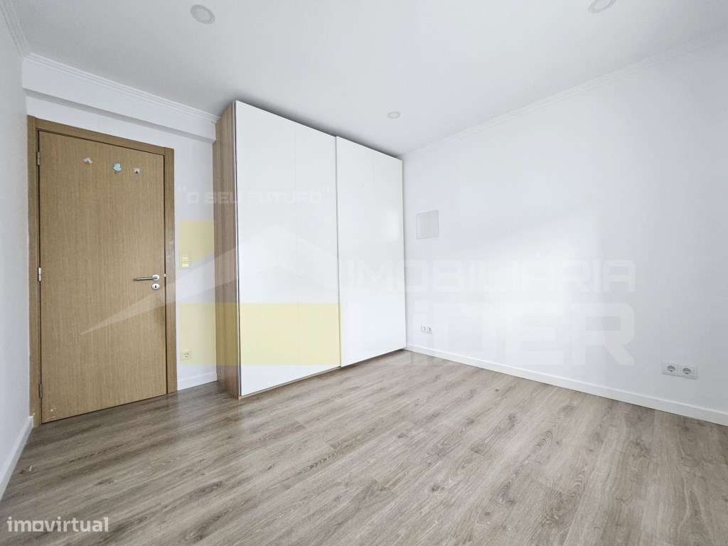 Oferta de Verão oferecemos a escritura 
Excelente Apartamento T3 m...-9