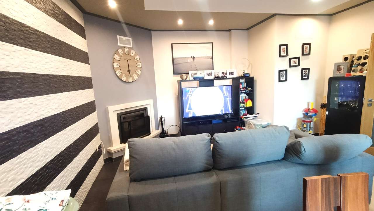 Moradia T3 em banda | 2 pisos e quintal, estimada | área  de 214m2 - Grande imagem: 5/46