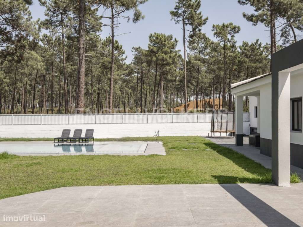 T5 + 1 totalmente remodelada inserida em terreno de 1.474m² na Verd... - Grande imagem: 3/35