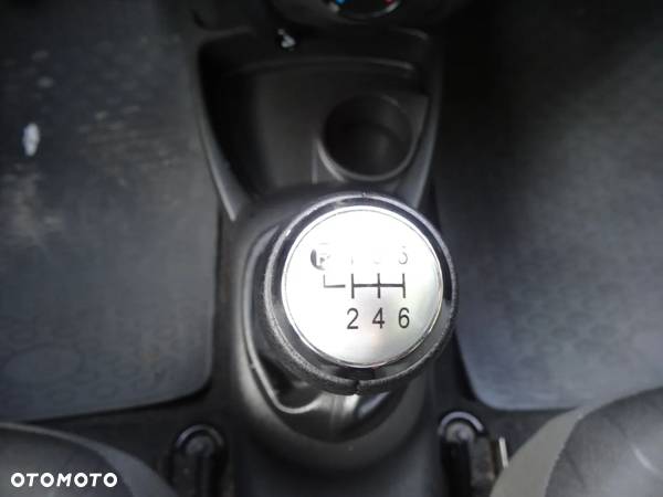 Toyota Yaris 1.33 Sol - 31