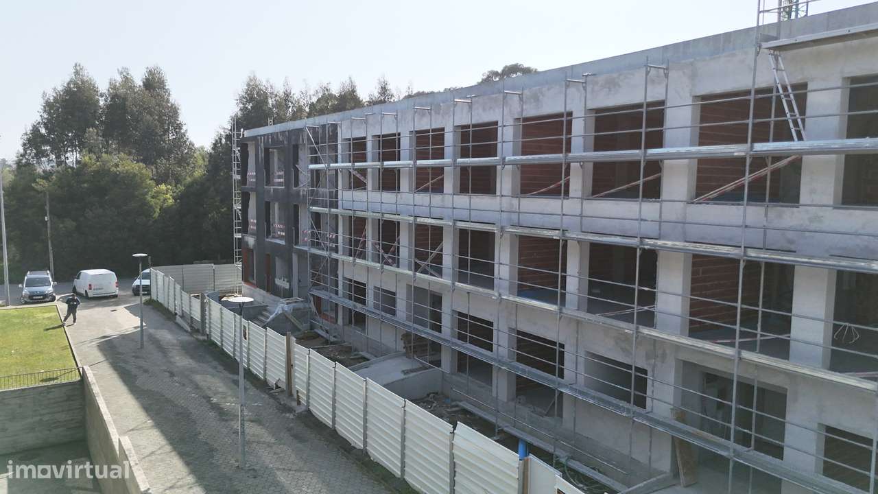 Apartamento T1 Em construção na Madalena-13