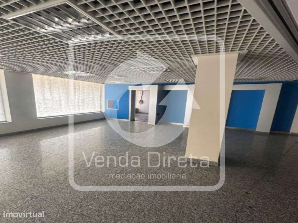 Loja com 334 m² + 3 Estacionamentos | Centro de Miranda do Corvo - ... - Grande imagem: 2/20