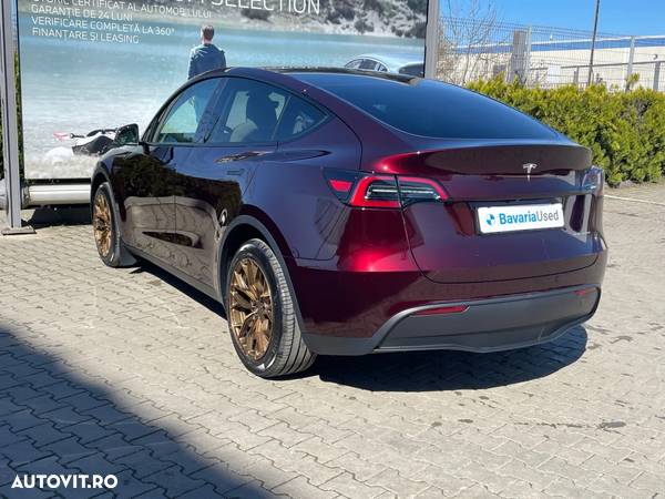 Tesla Model Y - 4