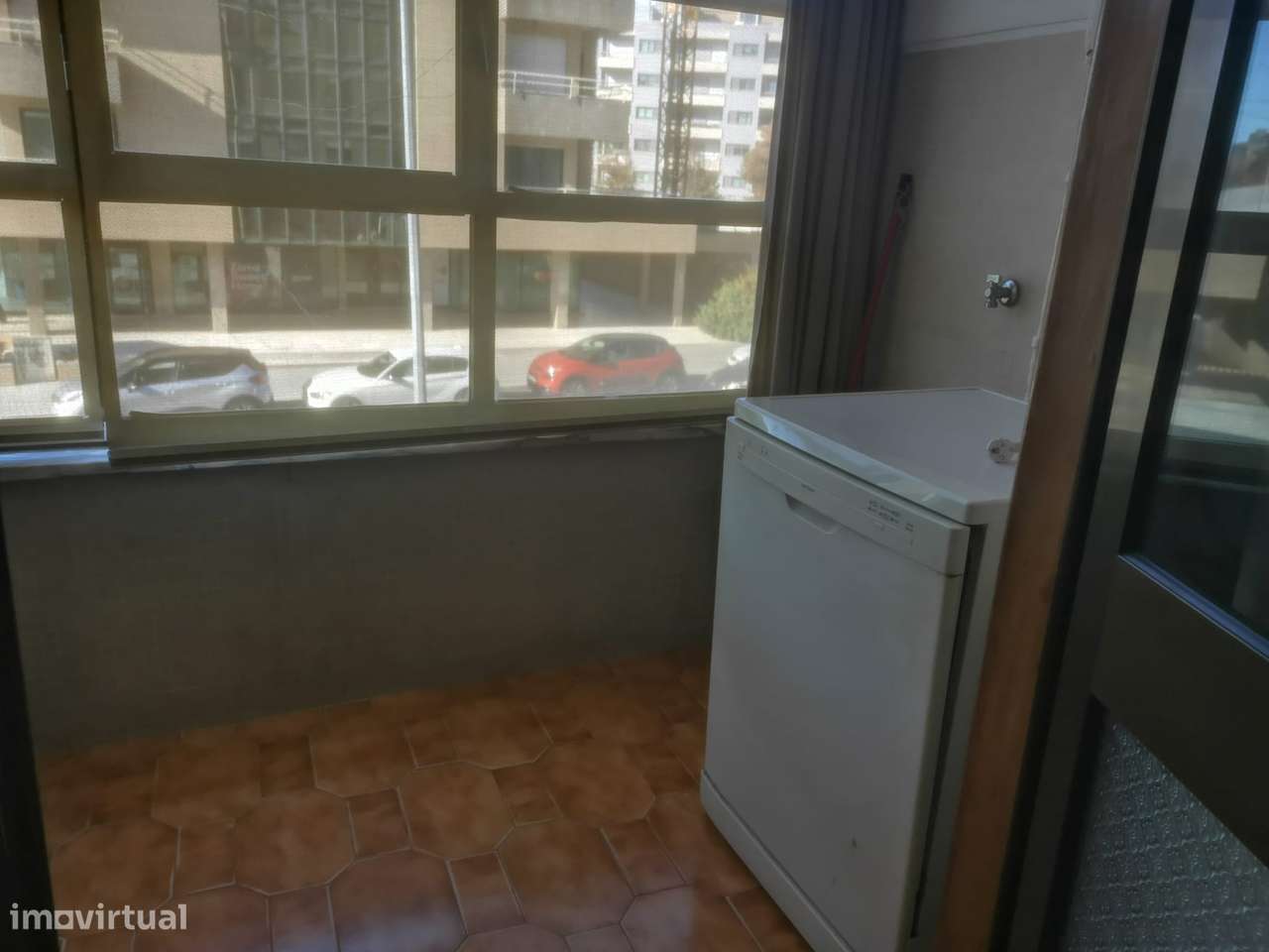 T2 com varanda, elevador e vista urbana - Cidade da Maia-13