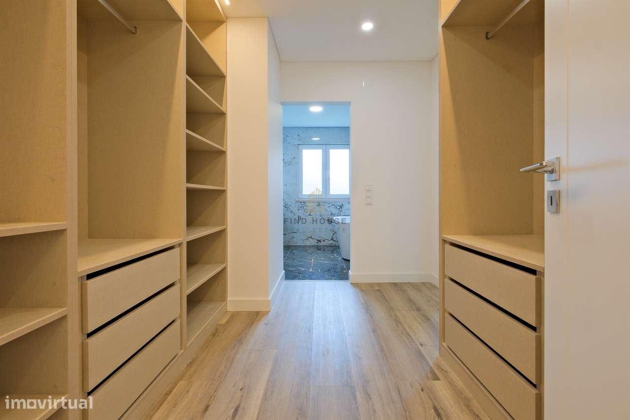 Moradia T4 de Luxo Totalmente Remodelada na Herdade da Aroeira-16