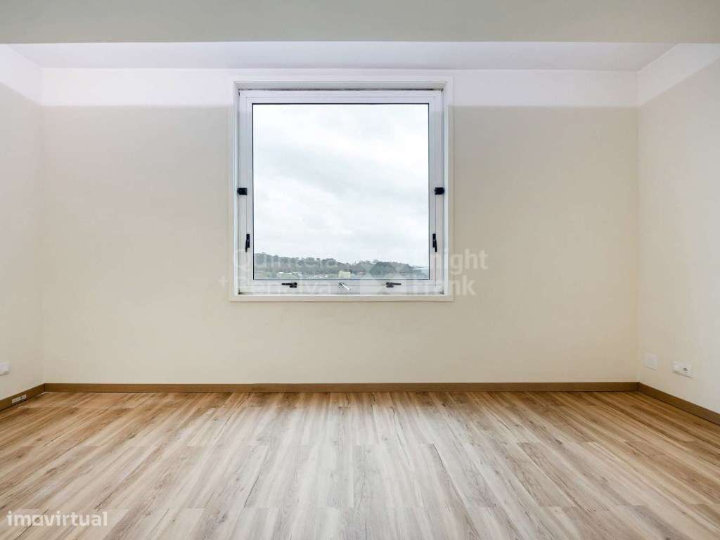 Estúdio renovado mobilado e equipado no centro de Matosinhos - Grande imagem: 4/24