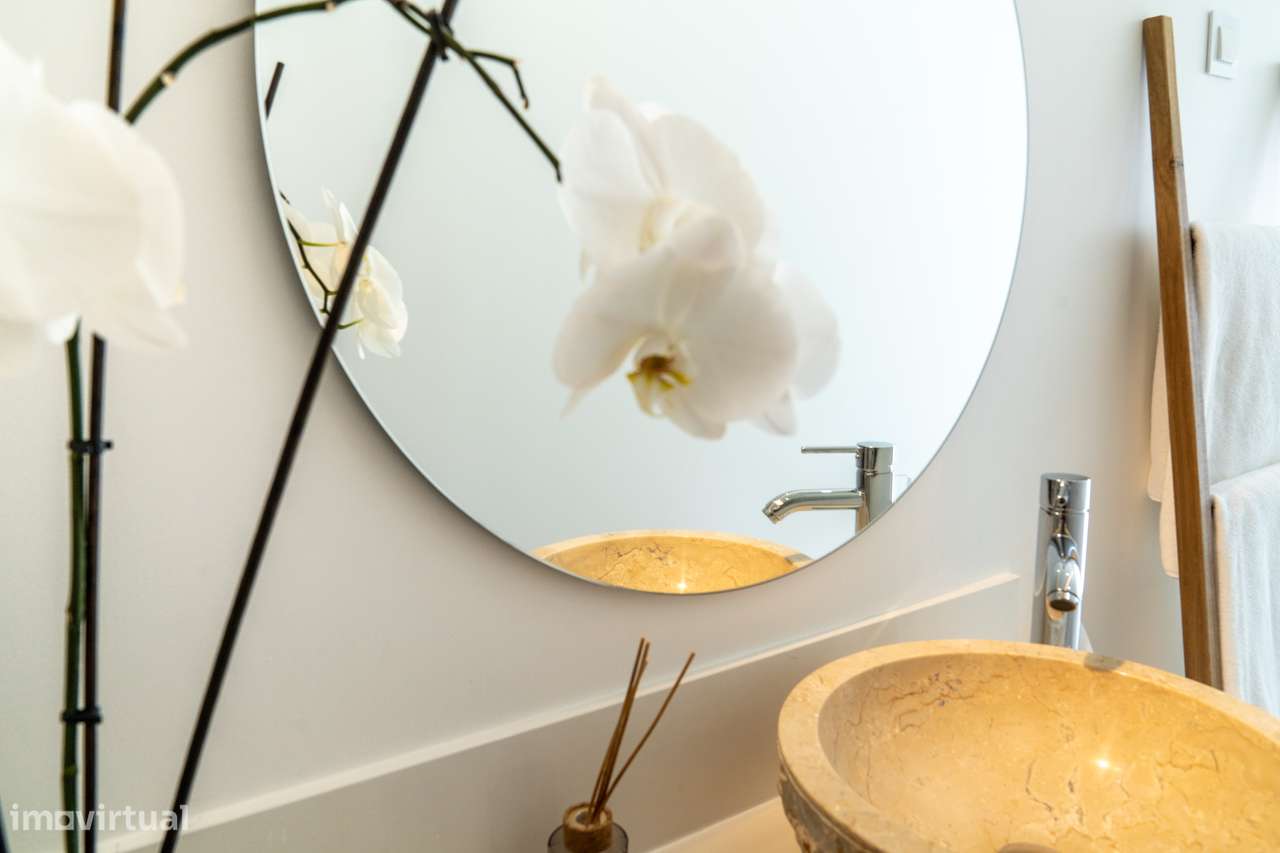 Moradia independente à venda na Estrada Velha da Avessada, 2665-35