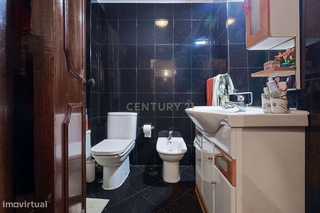 T2 em Caparide com Excelente Luminosidade e Posição Elevada nas Trasei - Grande imagem: 5/15