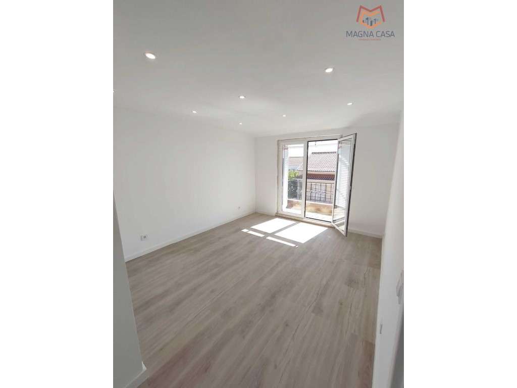 Apartamento T2, a estrear, todo remodelado, para venda em São João ... - Grande imagem: 3/18