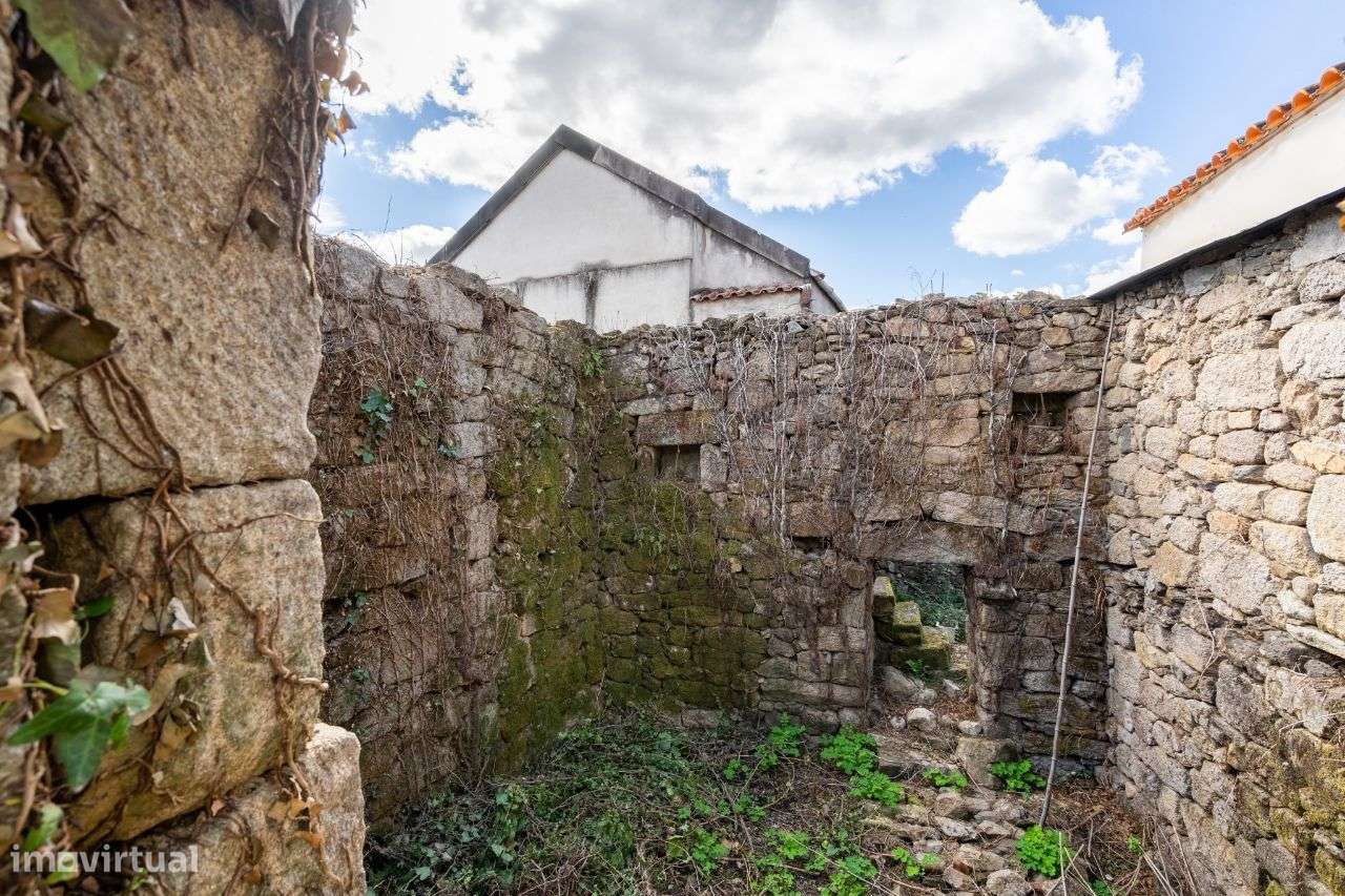 Conjunto de 4 moradias em Borbelinha, Adoufe - Vila Real-21