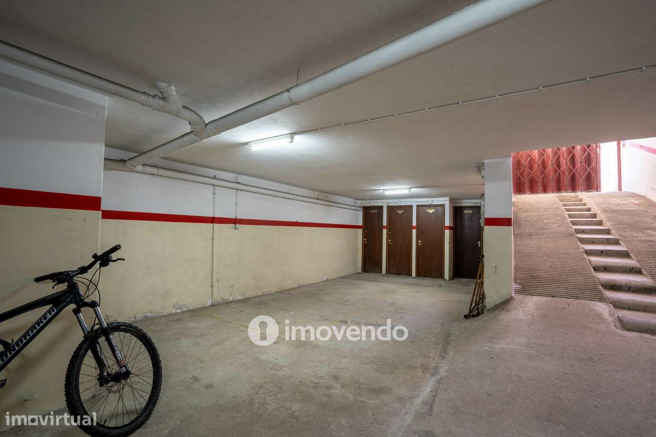 Apartamento T2, com estacionamento e arrecadação, no Porto-27