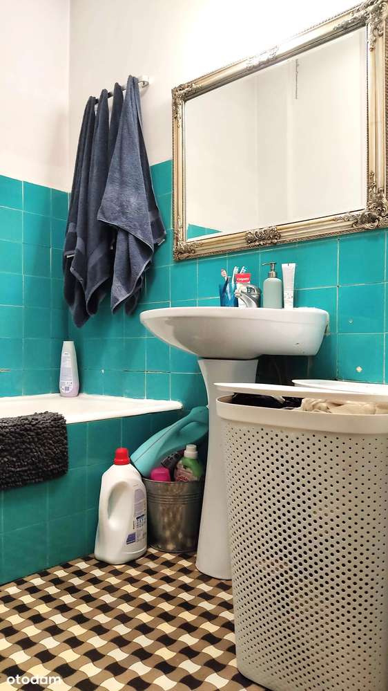 Plac Komuny Paryskiej, kamienica modernistyczna, 2 balkony-9