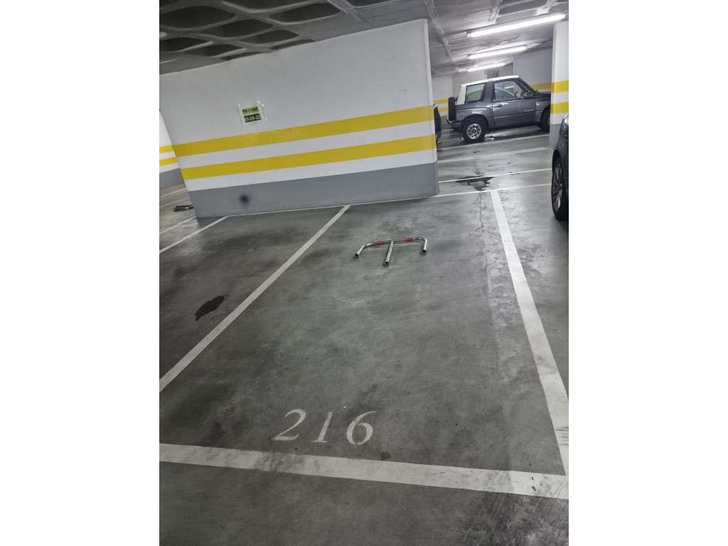 Lugar de Estacionamento para Arrendar - Av. de Berlim, Parque das N... - Grande imagem: 3/4