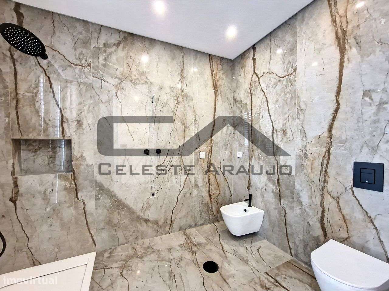 Moradia T4+1 Térrea, com piscina, Rio Meão-22