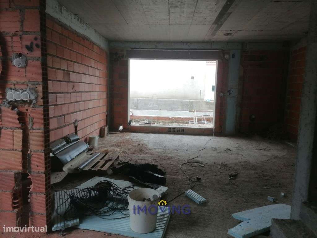 Moradia geminada com piscina em Fernão Ferro-6