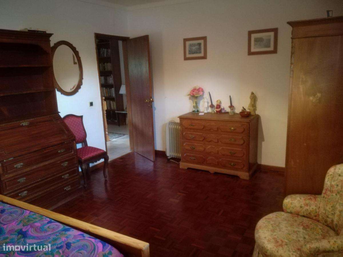 Quarto - localizado em São Martinho de Bispo Coimbra - Grande imagem: 3/10