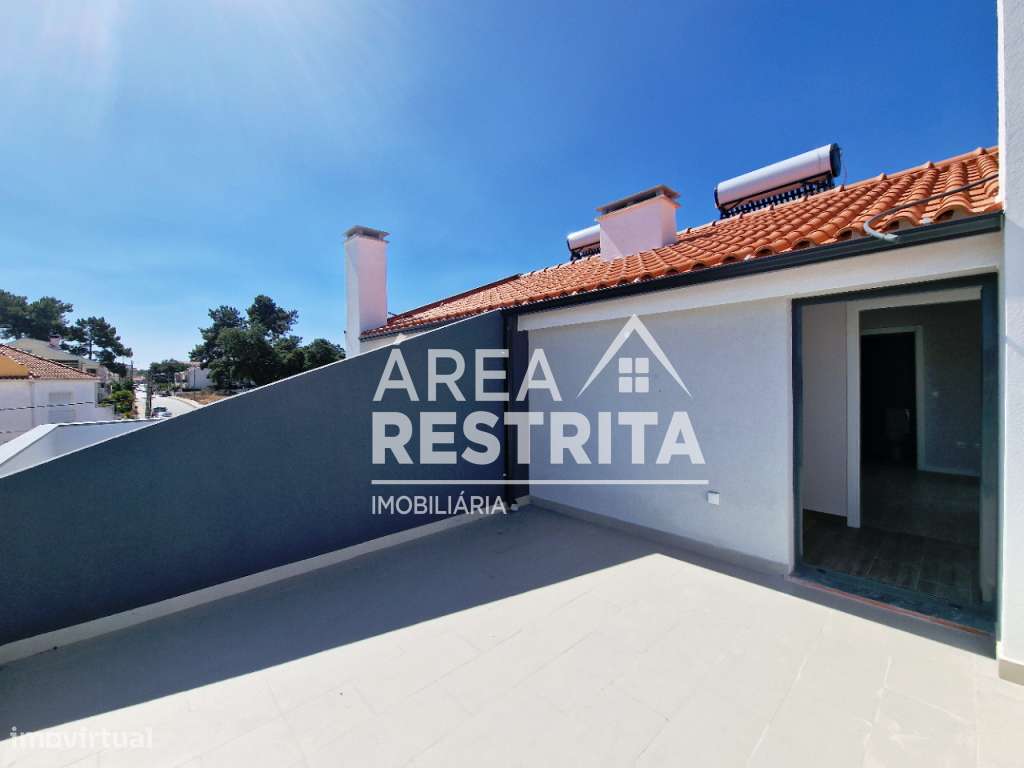 MORADIA T3 GEMINADA COM GARAGEM E TERRAÇO SUPERIOR NA QUINTA DO CONDE-17
