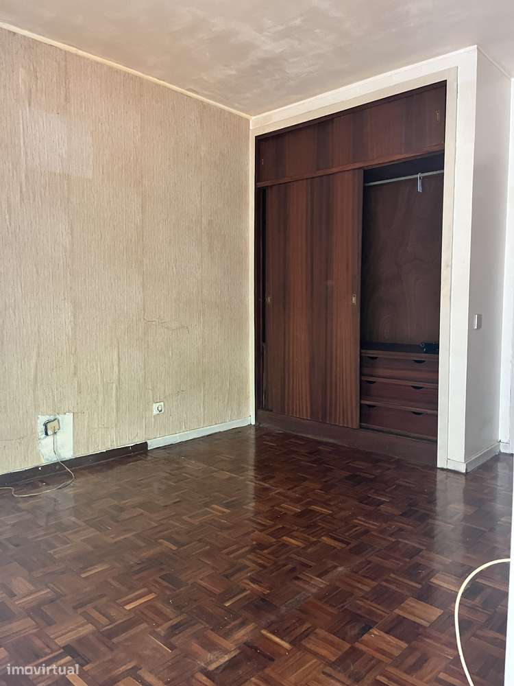 Apartamento T2 com Lugar de Garagem | Em Remodelação | Leça do Balio-6