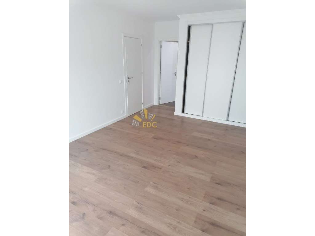 Moradia V3+1 Totalmente Remodelada no Centro da Ericeira e com vist...-18