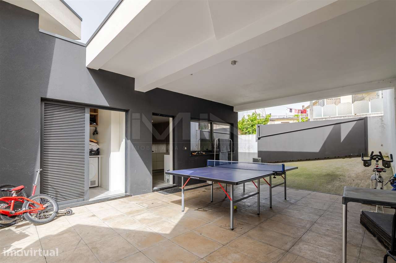 Moradia T4 de 4 Frentes: Elegância e Versatilidade a 2km do Freixo-34