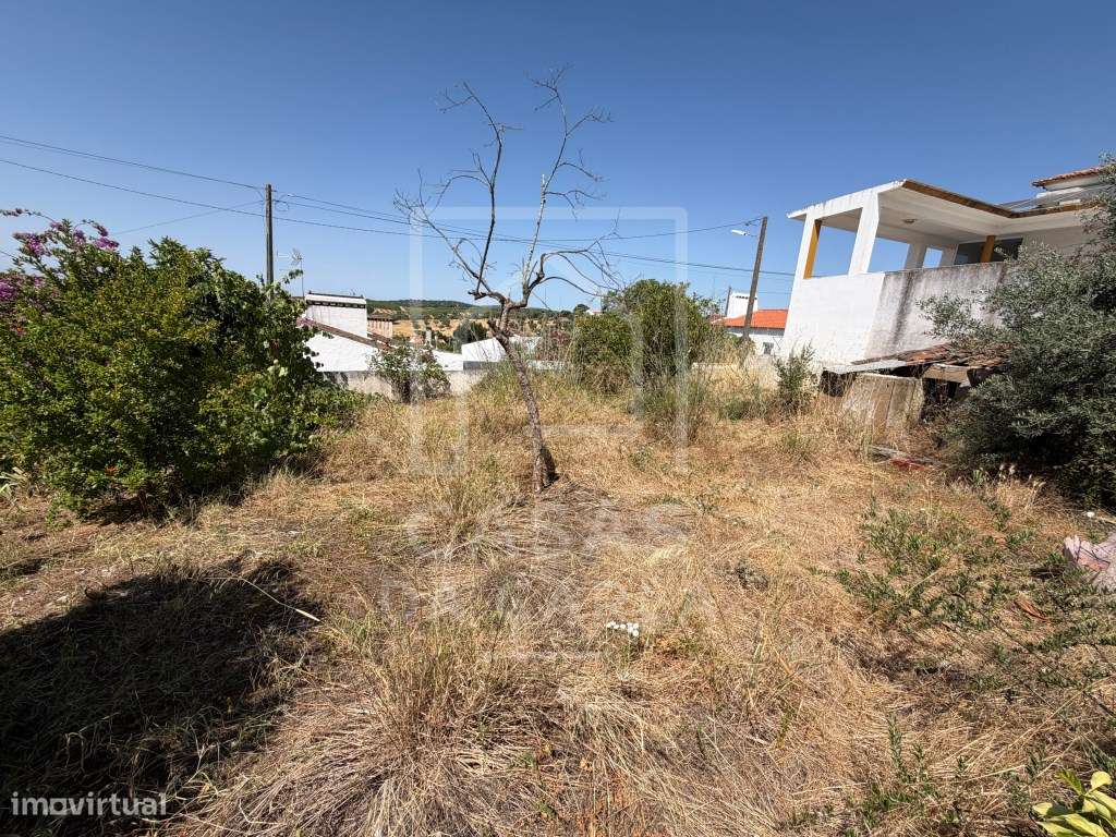 Moradia com espaço comercial com 657m2 em Albergaria dos Fusos-38