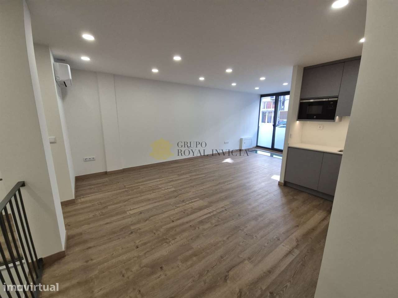 Oportunidade – Apartamento T2 Remodelado no Porto-8
