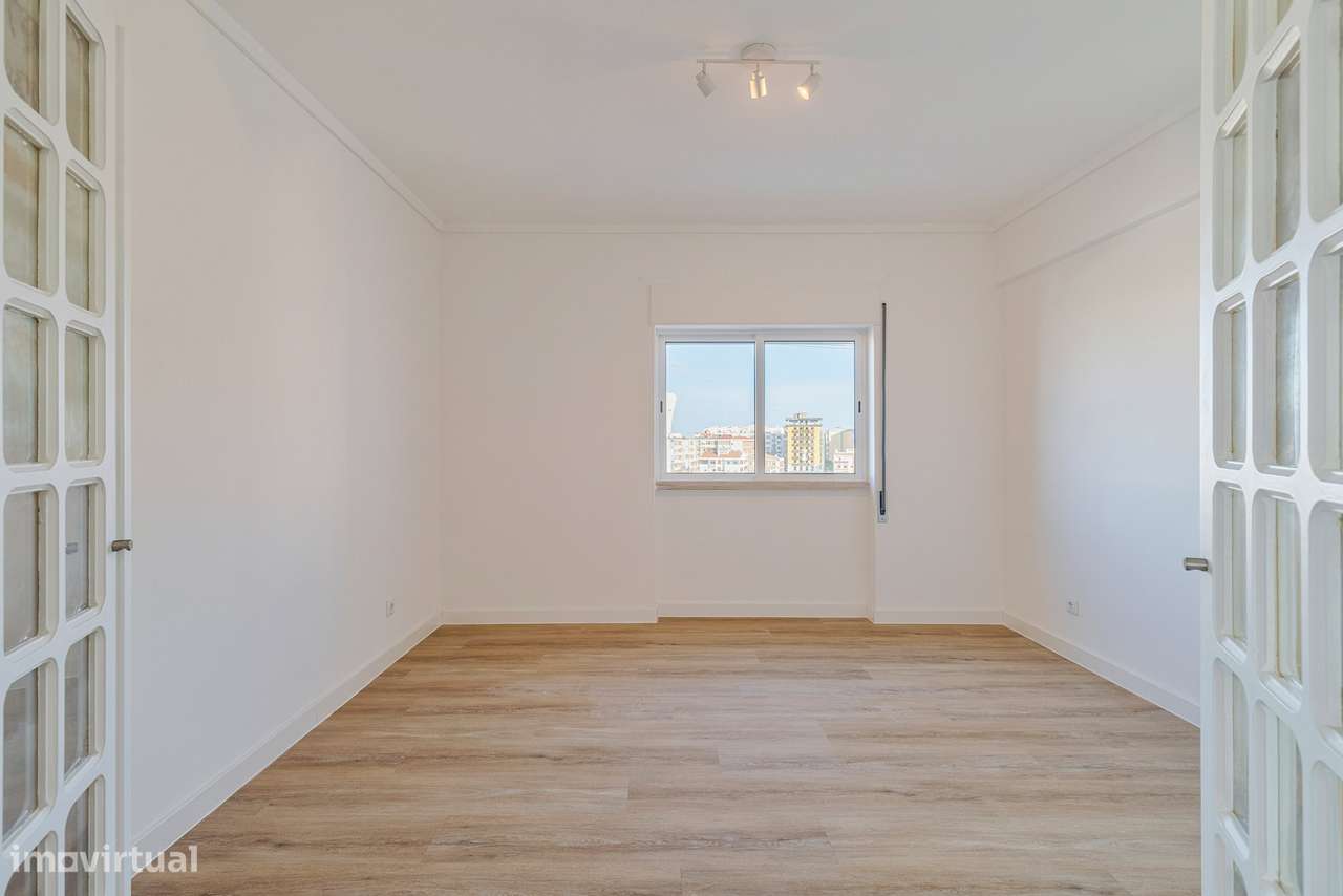 Apartamento T2 remodelado - Laranjeiro-12