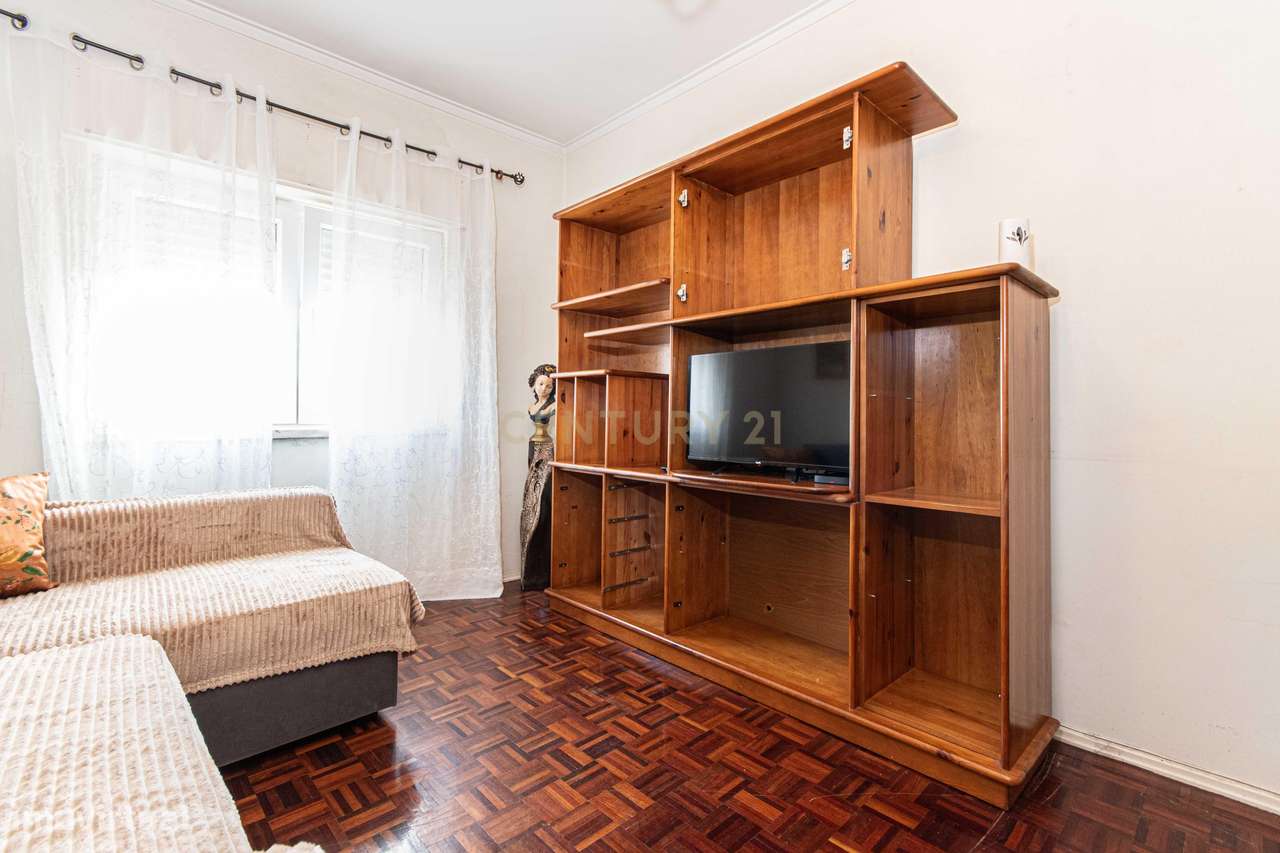 Elegante Apartamento T2 com Excelente Luminosidade a 10 Minutos do Met - Grande imagem: 5/25