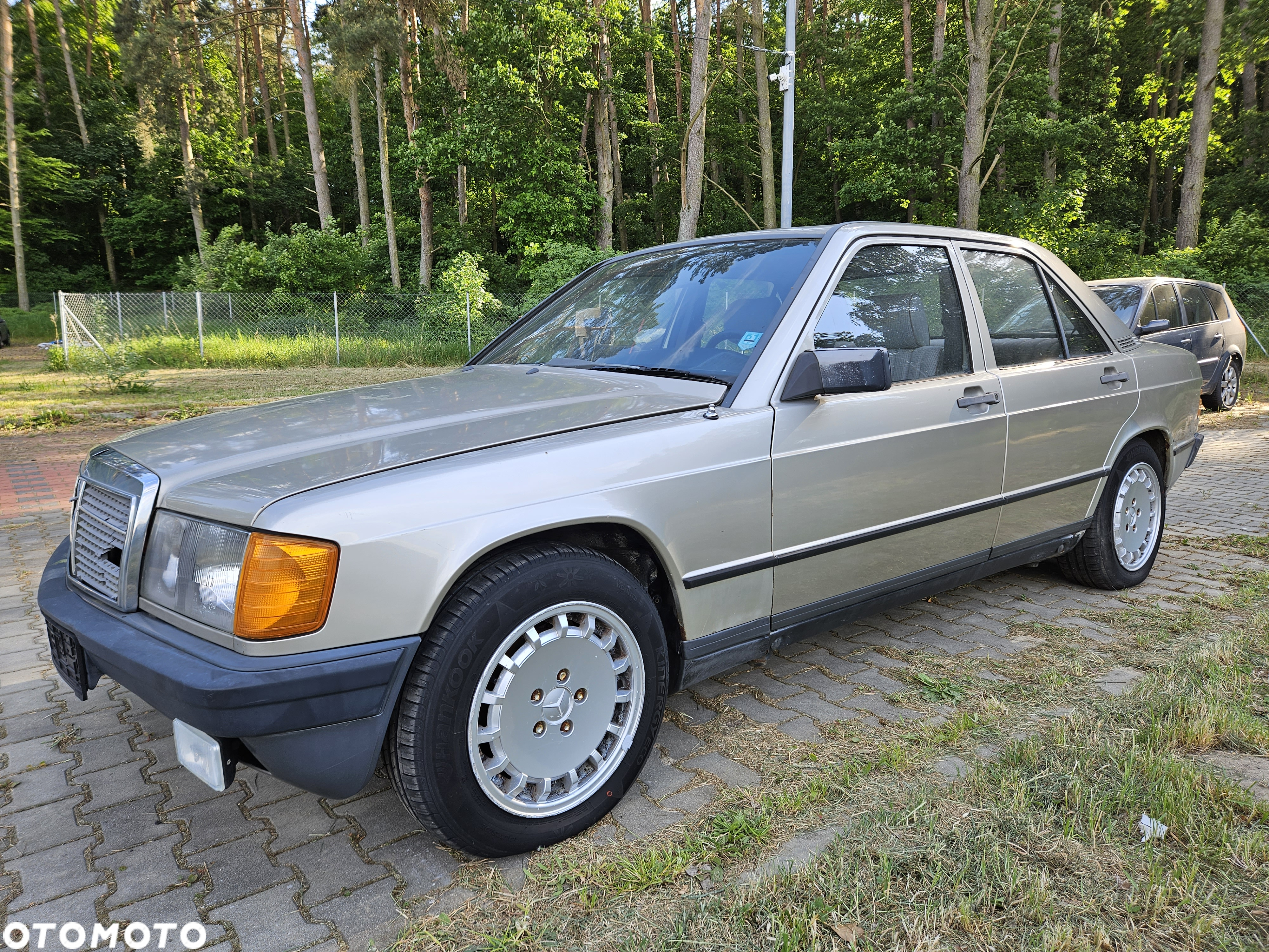 Mercedes-Benz W201 (190) - 4