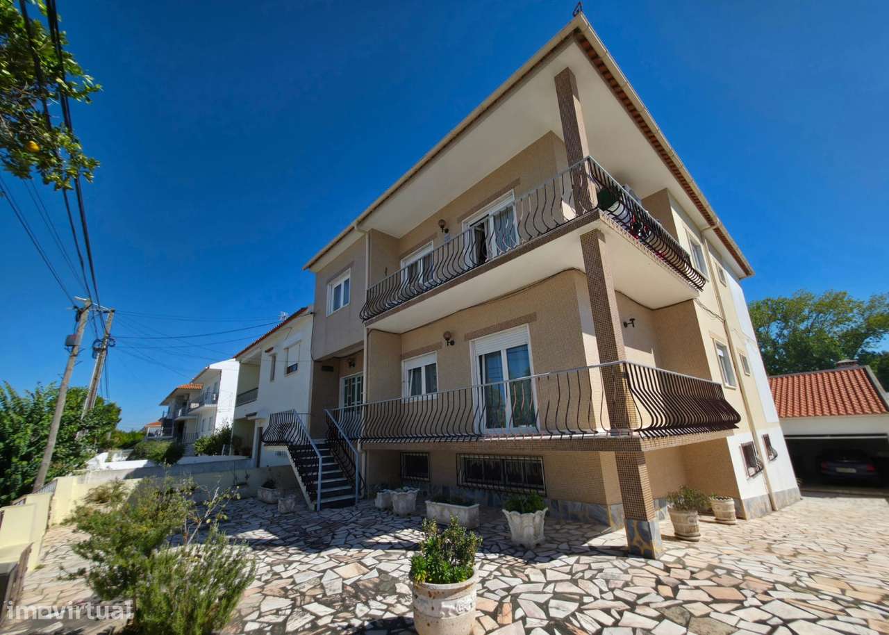 Prédio com 3 andares com utilização independente – Vendas Novas-43