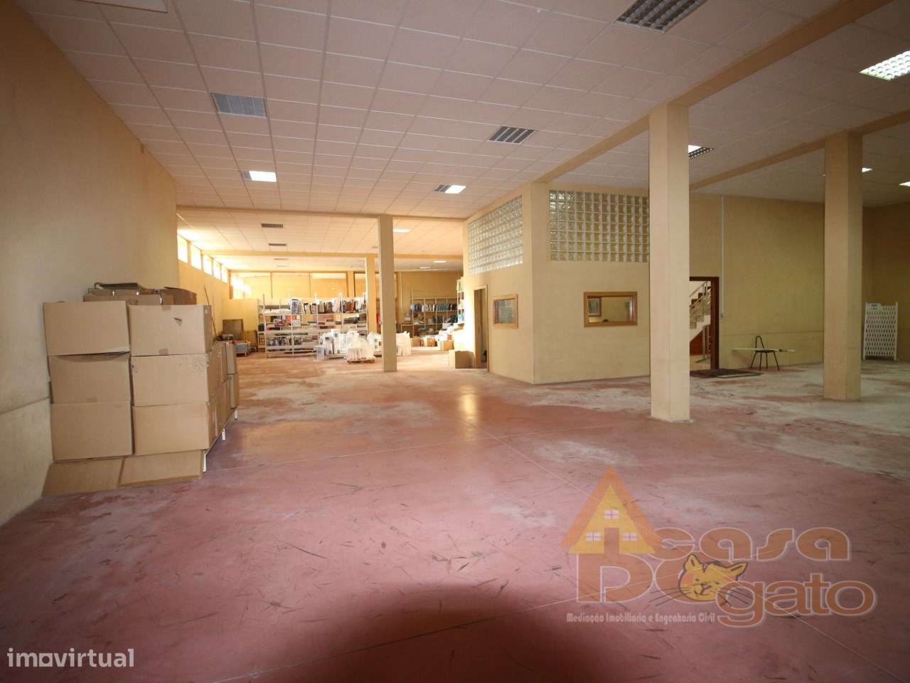 Moradia de 4 frentes com cave de 700 M2-40