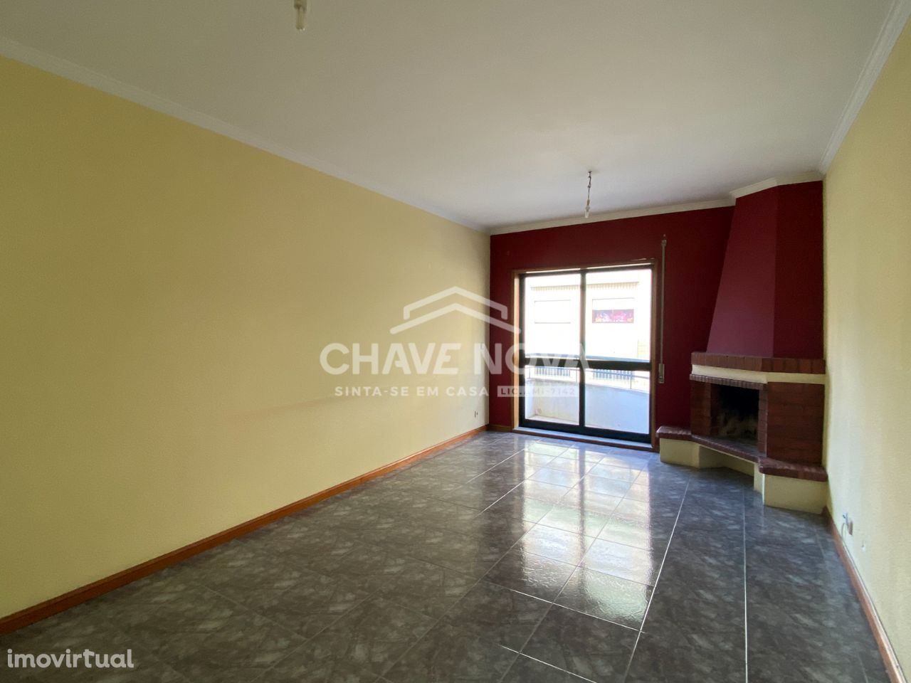 AP-Apartamento T2 Lugar de garagem. Junto á CP de Rio Tinto. Gondomar