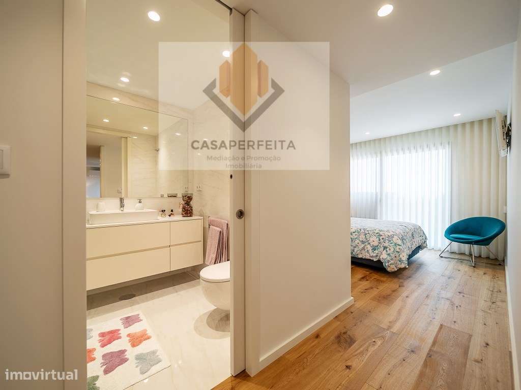 Apartamento T2 de Luxo com Varanda, Lugar de Garagem e Arrumo - Jun...-19