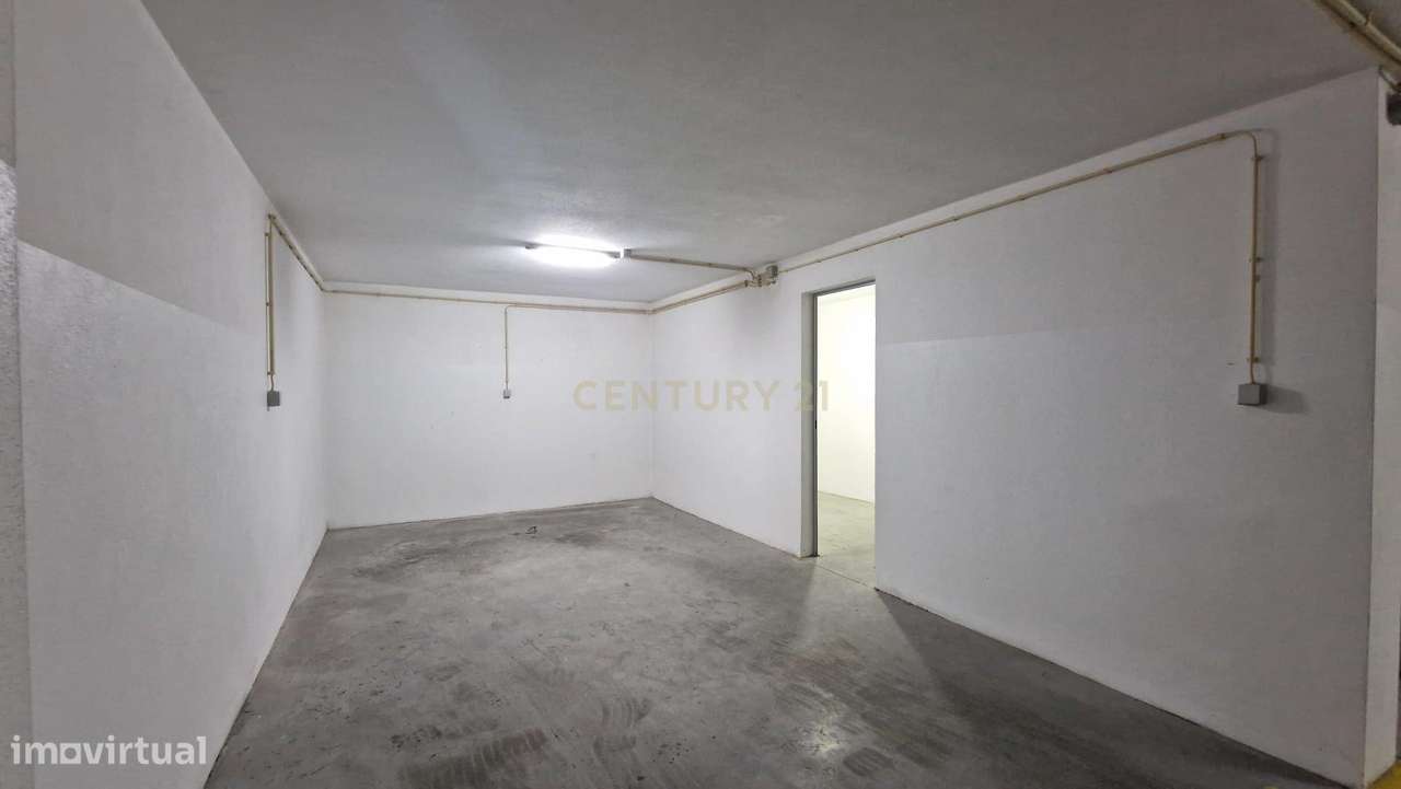Garagem com arrumo fechado em Viseu - Grande imagem: 2/4
