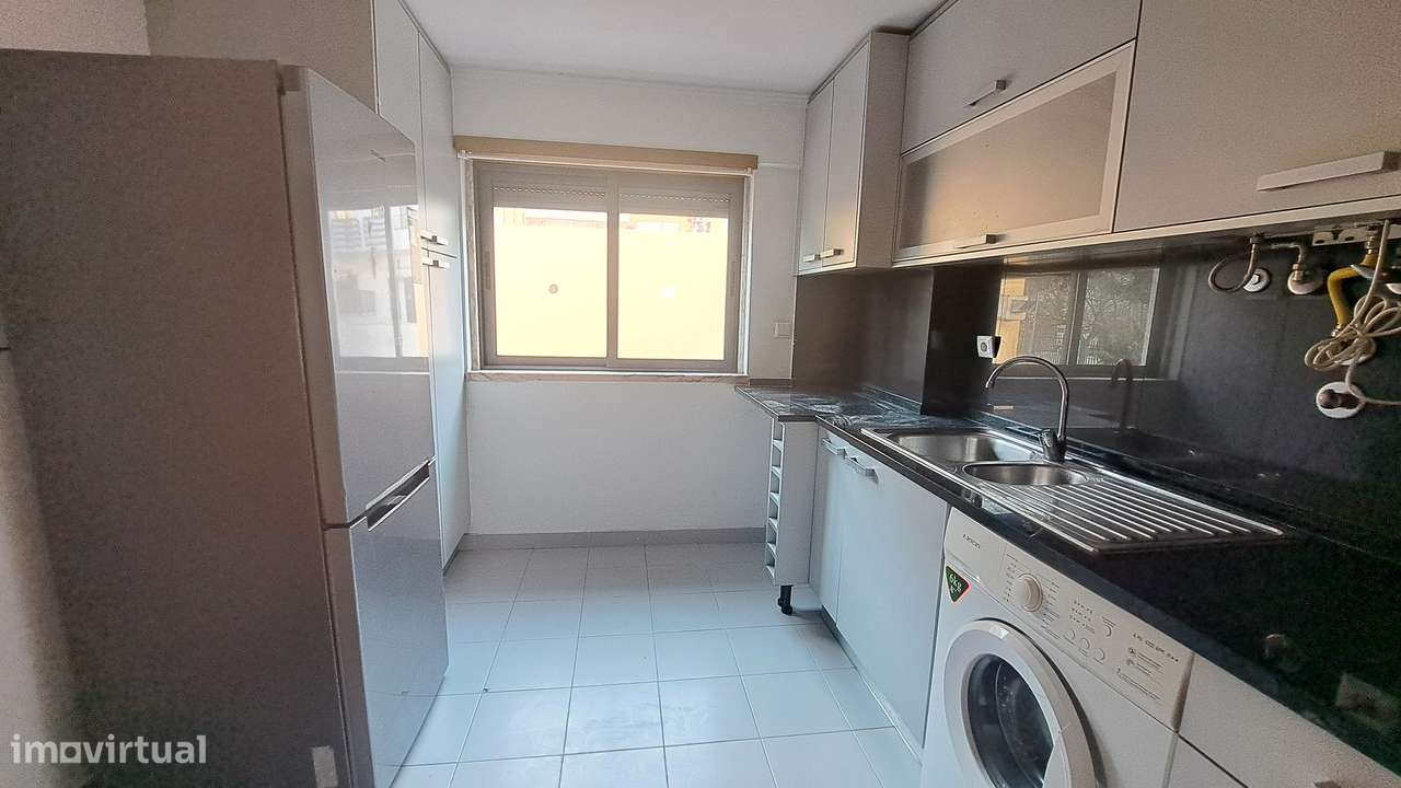 Apartamento T3  área total 145m2, 2 lugares estacionamento  Brandoa - Grande imagem: 4/15