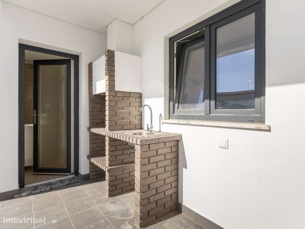 Moradia isolada T5 acabamentos Premium/ piscina e garagem-9