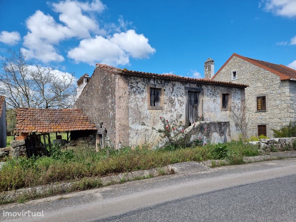 Casa Antiga para reconstruir, entre Tomar e Ferreira do Z...