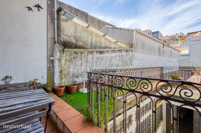 Prédio Histórico na Rua do Almada baixa do Porto-35