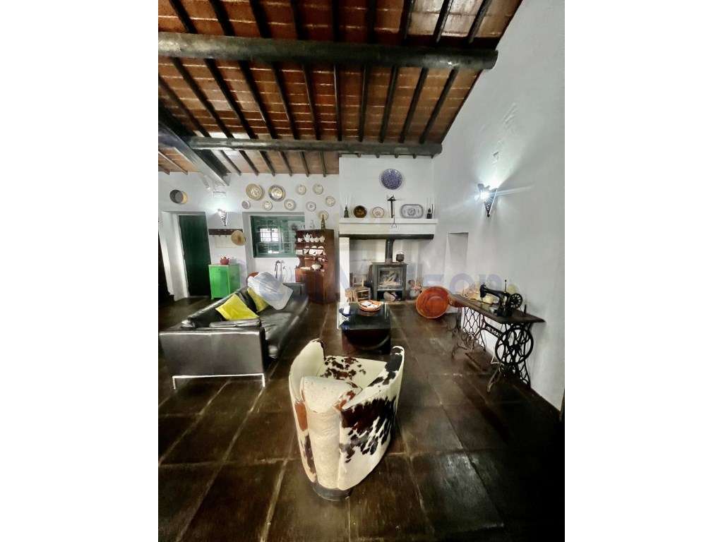 Vende-se Moradia T3 c/ Piscina em Vila Boim-14