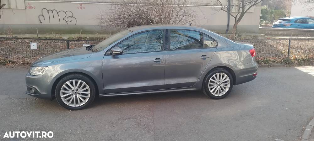 Volkswagen Jetta 1.6 TDI DPF DSG Highline - 4