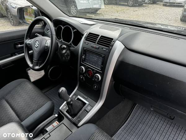 Suzuki Grand Vitara 2.4 De Luxe - 36