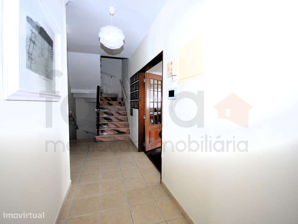 **Oportunidade Única: Moradia T6 à Venda!**-27