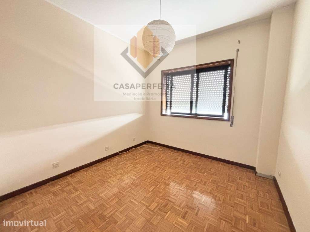Apartamento T2 com Varanda Fechada e Lugar de Garagem - Junto ao El...-14