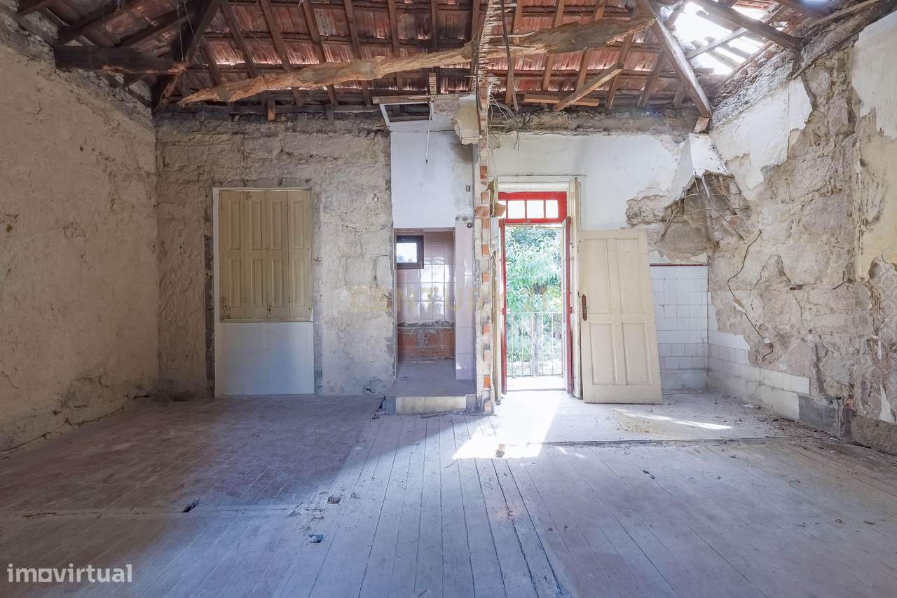 Moradia em Reabilitação com Terreno Amplo em Francos – Oportunidade Ún - Grande imagem: 5/23