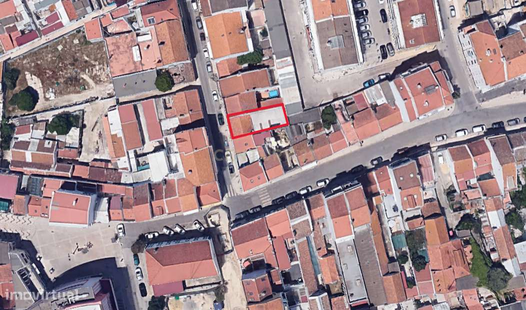 Moradia Térrea com Potencial de Construção de prédio no Centro do Mont - Grande imagem: 3/22