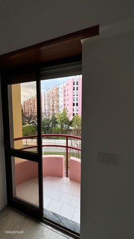Apartamento T1 totalmente remodelado em Almada-9