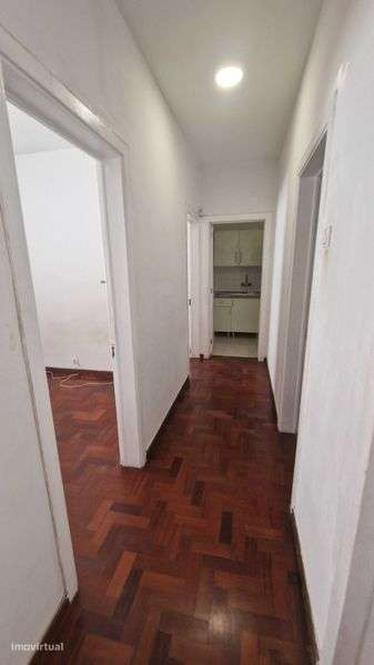 Rua Pestana Júnior Moradia T4 - Grande imagem: 4/12